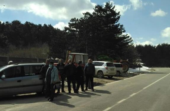 “NE DAMO VIŠE DA NAS TRUJU” – Seljani kod Sjenice blokirali ulaz u deponiju i ne dozvoljavaju dovoz smeća