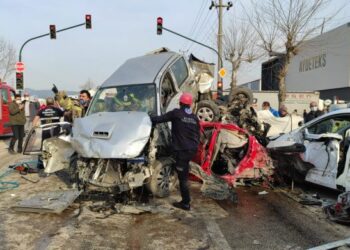 STRAVIČAN LANČANI SUDAR: POGINULE NAJMANJE TRI, POVRIJEĐENA 21 OSOBA KOD KESTELA U TURSKOJ