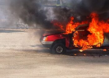 Novi Pazar – Izbušio gume, razbio stakla i farove a onda zapalio automobil