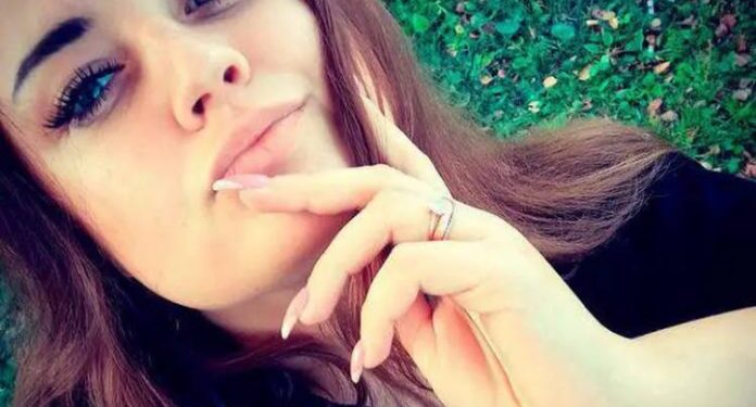 UPAO JOJ MOBITEL U KADU, STRUJNI UDAR JE USMRTIO NA LICU MJESTA: ‘BIO JOJ JE SPOJEN NA PUNJAČ…’