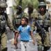 Video: Izraelski vojnici priveli palestinsku djecu