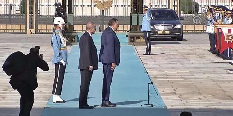 Turska – Dodik gardu pozdravio sa “Merhaba asker” (Video)