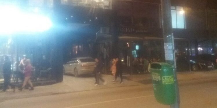 UHAPŠEL VLASNIK LOKALA: Prekinuta korona žurka od 70 ljudi u centru Novog Pazara – svima slede ove kazne! (FOTO)