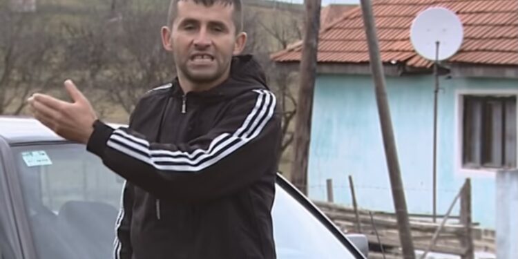 (VIDEO) HIT PRIČA U SELU JABLANICA, POLICAJCI NE MOGU DA UHVATE TRAKTOR😁