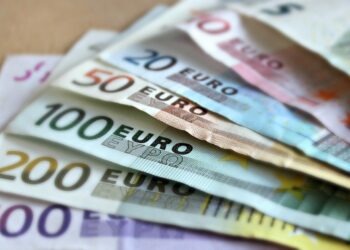 Po 60 eura pomoći za sve koji danas imaju ličnu kartu i prebivalište