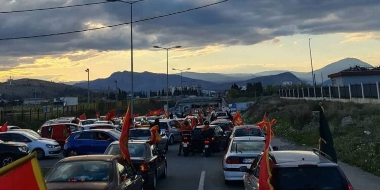 Patriotske auto kolone i večeras u više crnogorskih gradova
