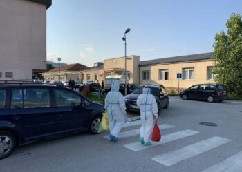 Pad broja hospitalizovanih u Novom Pazaru, preminuo jedan pacijent