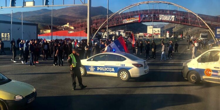 Zbog najave smjene Leposavića okupljanja srpskih nacionalista u više gradova Crne Gore