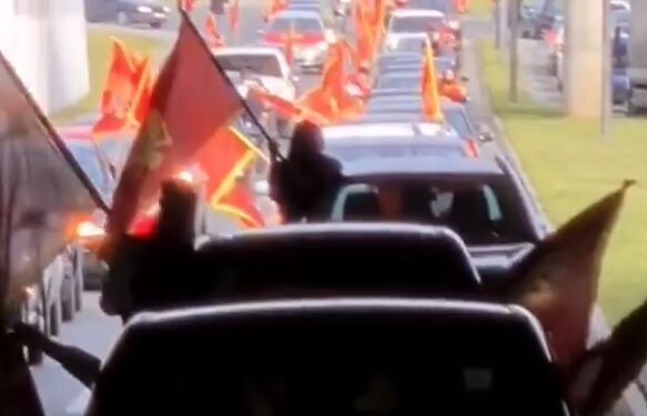 CRNA GORA: AUTO-KOLONE U VIŠE GRADOVA Uz himnu i zastave, patriote poručile: Nije ovo Srbija!