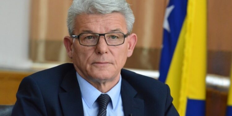 Džaferović: General Divjak je u ključnim trenucima uvijek znao odabrati stranu dobra i suprotstaviti se zlu