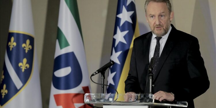 Izetbegović: General Divjak je zaslužio da zauvijek ostane u sjećanju i srcima bh. patriota