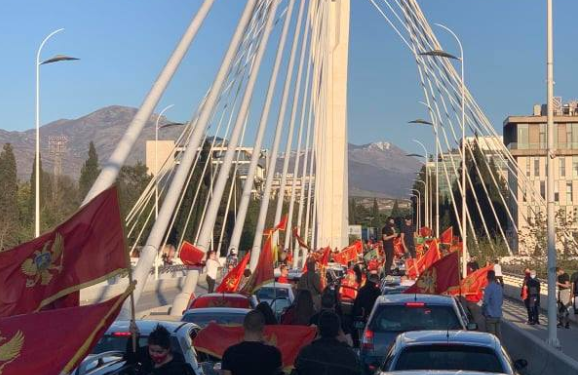 Pogledajte fotografije i snimke današnjih patriotskih kolona u Crnoj Gori