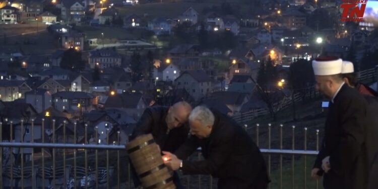 (VIDEO)  U Tutinu prvi iftar oglašen pucanjem iz topa na Lukavičkom brdu kod “Ćatovića Džamije”