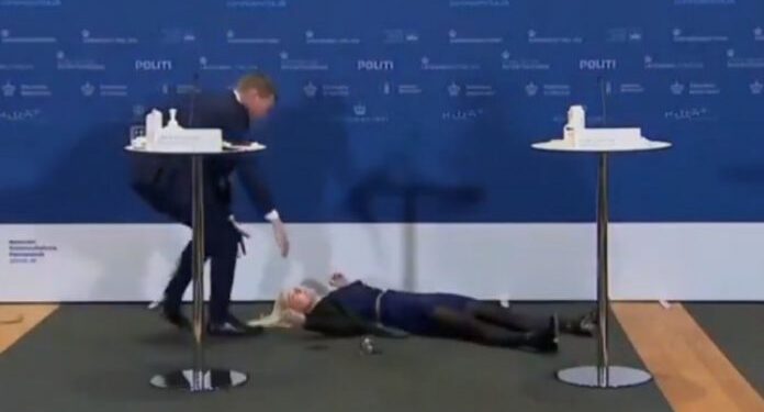 (VIDEO) PREDSTAVNICA AGENCIJE ZA LIJEKOVE SRUŠILA SE NA KONFERENCIJI O PRESTANKU VAKCINACIJE ‘ASTRAZENECOM’