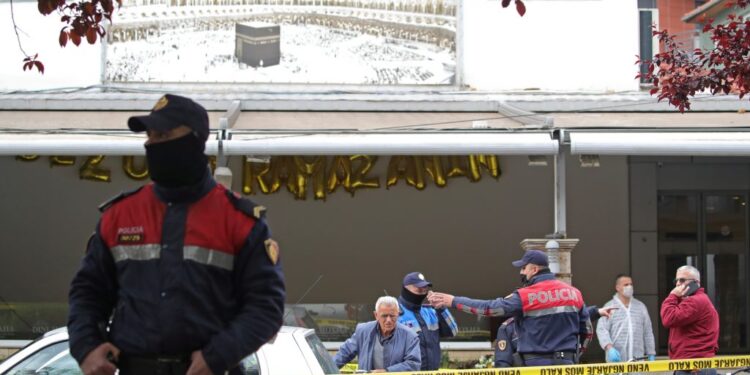 Napad tokom molitve u Tirani: Pet osoba izbodeno u džamiji