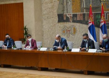 Krizni štab odlučio: Tržni centri se otvaraju od ponedjeljka, đaci se vraćaju u škole 19. aprila