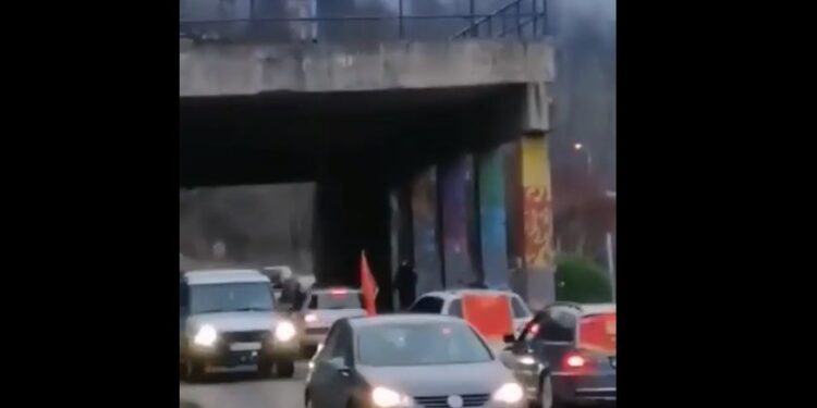 Dokle ide ludilo: Kantom izmeta na crnogorsku auto kolonu u Bijelom Polju