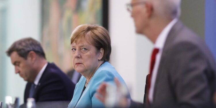 ANGELA MERKEL: Svjesna sam da uvodimo teška ograničenja, ali situacija je ozbiljna