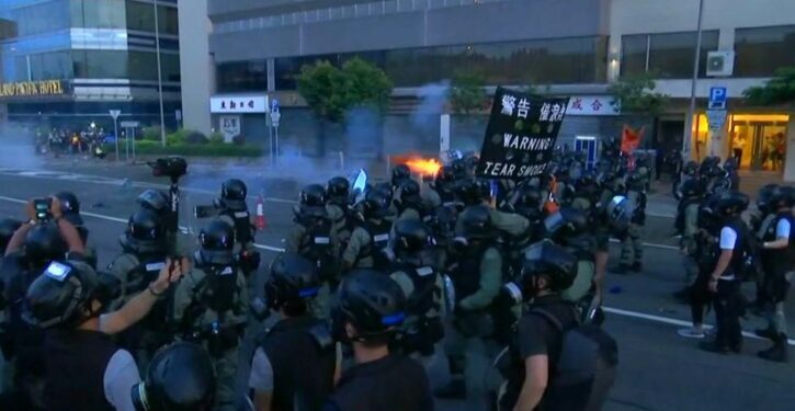 (VIDEO) Švicarska policija gumenim mecima i suzavcem na demonstrante