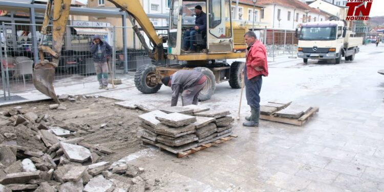 (VIDEO) Nastavljena rekonstrukcija trga Šemsudina Kučevića