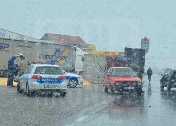 (VIDEO) NOVA TEŠKA SAOBRAĆAJNA NESREĆA KOD DOBOJA: SUDAR DVA AUTOMOBILA I KAMIONA