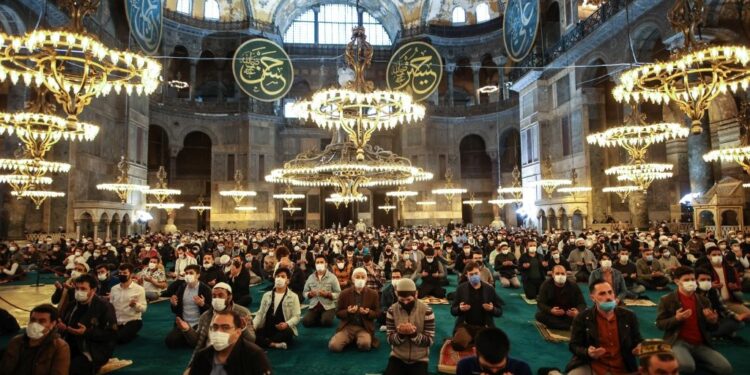Prvi Ramazanski bajram-namaz u Aja Sofiji nakon 87 godina