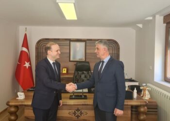 Predsjednik SDA Sandžaka dr. Sulejman Ugljanin sa saradnicima  je uzvratio posjetu Generalnom konzulatu Republike Turske u Novom Pazaru NJ.E. Bašaru Bašolomu