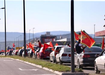 (VIDEO) INCIDENT U PODGORICI: Podržavaoci nove vlasti SA MAJICAMA, SRBIJA, KAMENOVALI PATRIOTE
