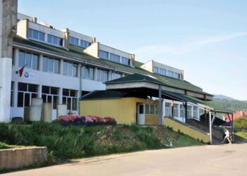 Rožaje: Osnovac ubo vršnjaka nožem ispred škole