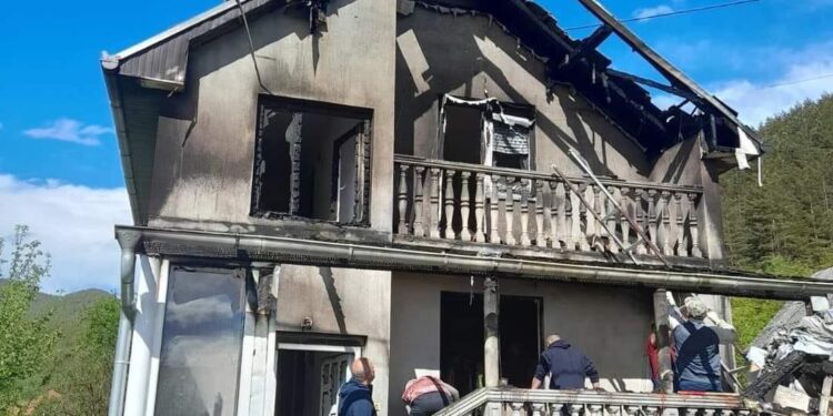 BIJELO POLJE: POŽAR NA KUĆI FAMILIJE GREDIĆA U NASELJU GUBAVČU