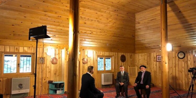 (VIDEO) HAFIZ HALIL MEHTIĆ KROZ SUZE: PRIJE SU SE LJUDI BOJALI BITI NA FUKCIJI, JER NISU ŽELJELI BITI SLUGE, A DANAŠNJI HOĆE DA MI NJIMA SLUŽIMO