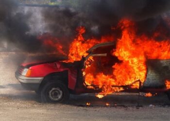 Zapalio se automobil jer je stalno vozila u prvoj brzini