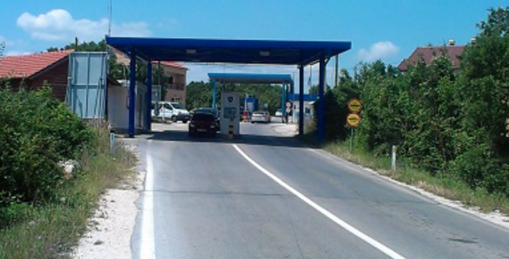 Na granici sa Bosnom djed prevozio troje unuka i kilogram heroina: Kaže podmetnuli su mu…