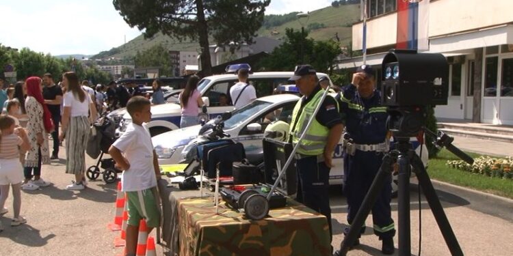 Prezentacijom opreme obilježen Dan MUP-a u Novom Pazaru