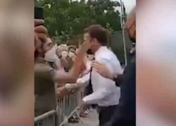 (VIDEO) PREDSJEDNIK FRANCUSKE ‘POPIO’ ŠAMAR: POGLEDAJTE KAKO JE REAGOVALO OSIGURANJE