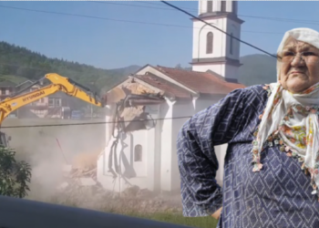 I kad su je tukli policajci, nana Fata nije padala na koljena već im je poručivala “ima sud, platit ćete za ovo”