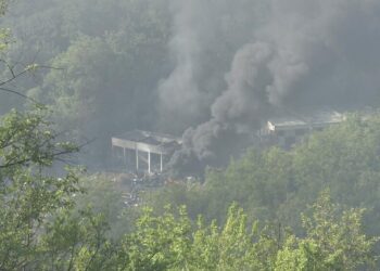 (VIDEO) ČAČAK: Serije eksplozija tokom noći i jutra na delu fabrike za skladištenje i čuvanje municije
