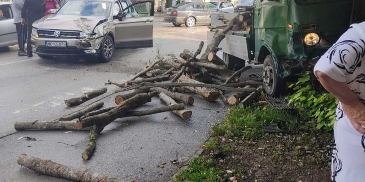 Berane: Sudar kamiona i automobila, nema povrijeđenih