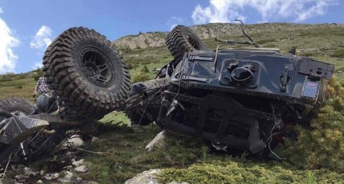 (VIDEO) PEĆ – Jedna osoba je povrijeđena nakon prevrtanja automobila u organizaciji „Off Road“ u planinama Dečana