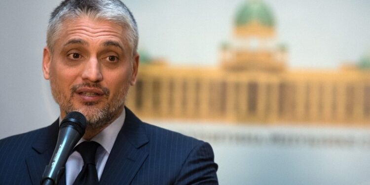 Jovanović za Faktor: Napala me grupa “Hijene”, oni skandiraju “Nož, žica, Srebrenica” i “Ubij, zakolji”