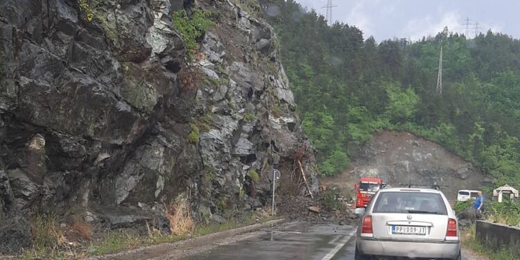 PRIBOJ: ODRON USPORIO SAOBRAĆAJ