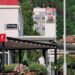 Nema kraja provokacijama iz Foče: Ogromna fotografija Ratka Mladića osvanula na zgradi