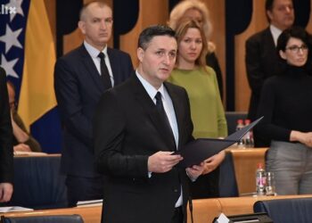 Bećirović: Vučić odlikuje Dodika zbog obnove projekta Velike Srbije