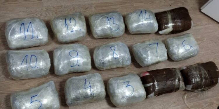 Na autobuskoj stanici u Raški zaplijenjeno 16.6 kilograma marihuane