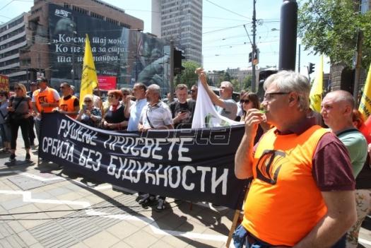 Protest Unije sindikata prosvjetnih radnika Srbije, traže manje đaka u odjeljenju