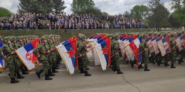 Vučić organizuje djecu da budu na paradi u Kragujevcu!