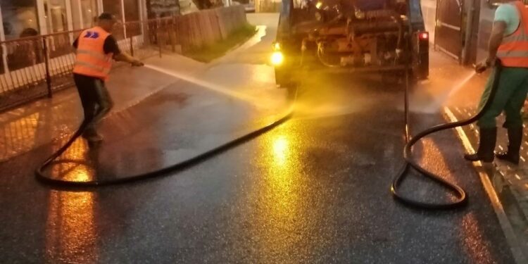 (VIDEO) Nakon Dubova i šireg centra, ovih dana pere se ulica Pešterska