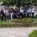 (FOTO) ORGANIZACIJA ŽENA SDA I NARODNA POSLANICA SELMA KUČEVIĆ ORGANIZOVALI AKCIJU SADNJE CVIJEĆA U TUTINU
