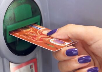 Ukrale PLATNU KARTICU od 69-godišnje poznanice i uzele joj preko 27.000 evra!
