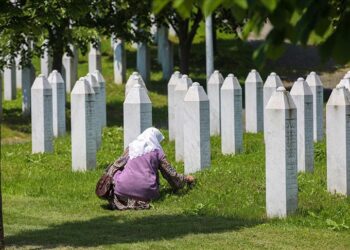 Majke Srebrenice uoči presude Mladiću: Cijelom Bosnom bijeli su nišani, uzeli su naše najmilije